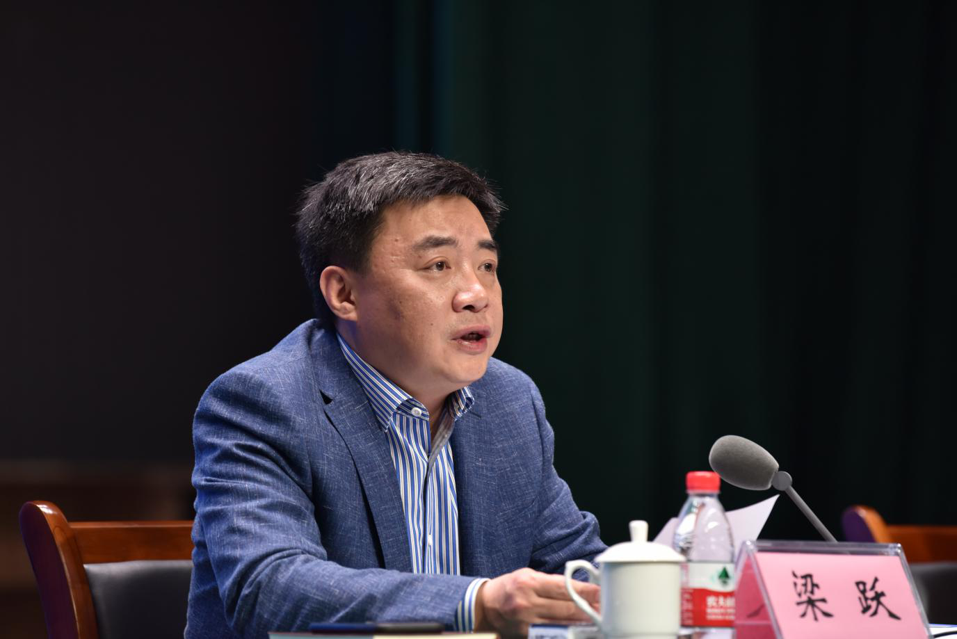梁书记