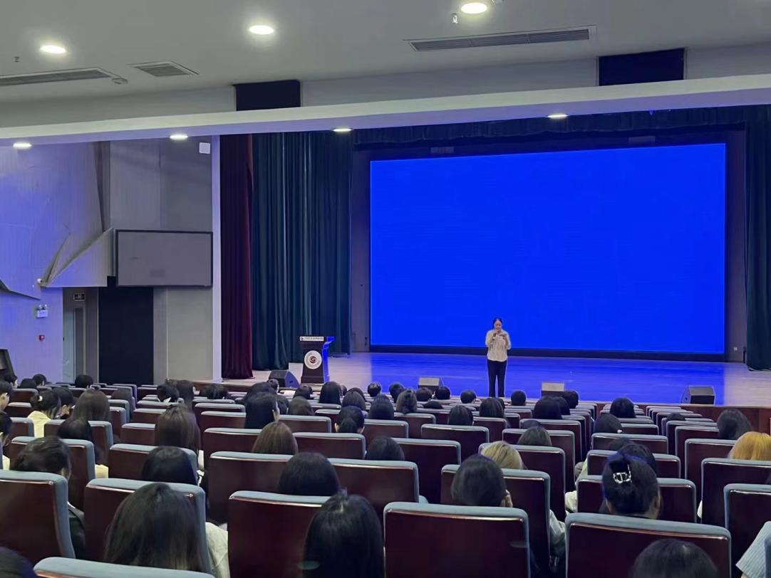 国庆小长假安全主题班会2